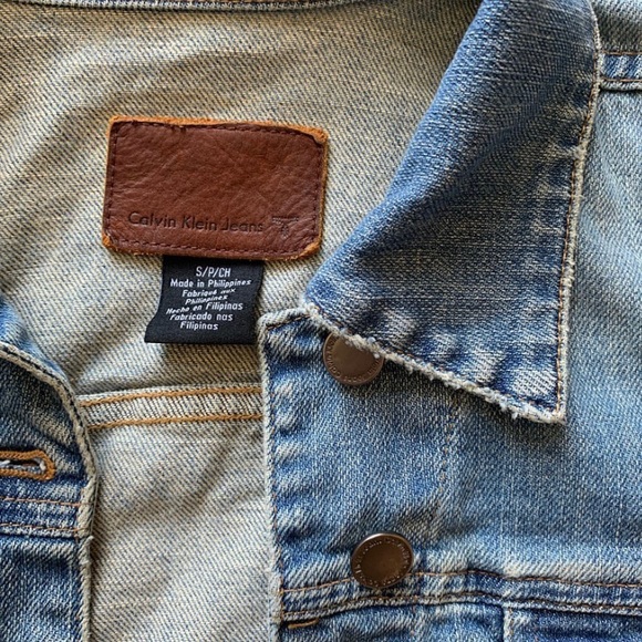 Calvin Klein light wash denim jacket - Picture 2 of 3